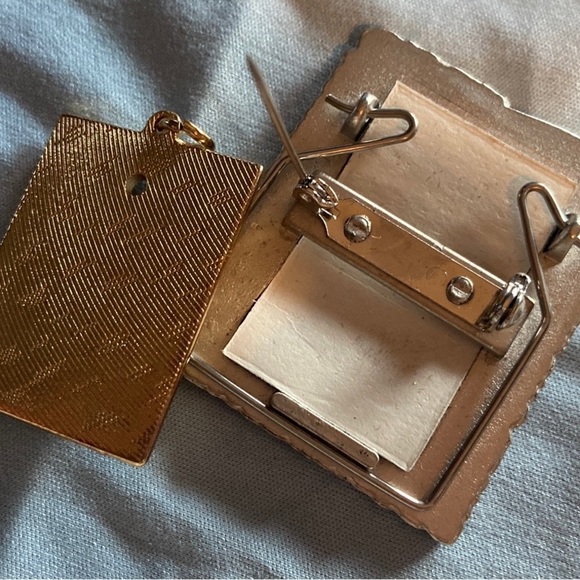 2 Vintage Photo Pins-1 Silver-1 Gold, 90’s Grandmas Luvs-Unused In Original Pkgs - Picture 12 of 14